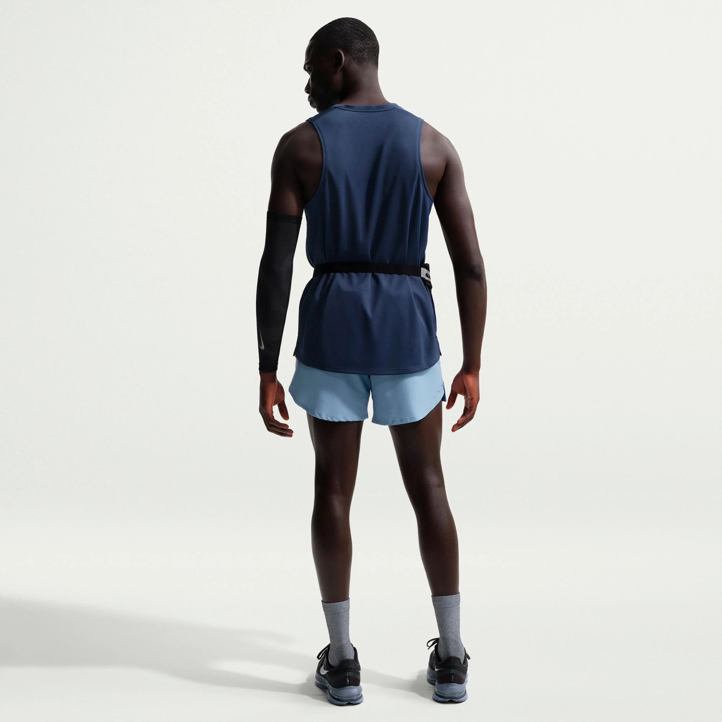 Stride 5in Short de running Hommes - bleu, argent – Image 4